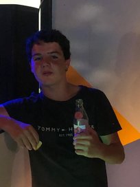 k-Christian_McCool_an_der_Bar